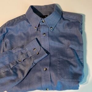 Jos. A. Bank travelers collection Men's Button Down Shirt Blue herringbone Lg
